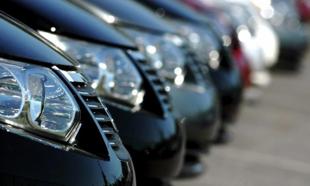 Βρετανία: "Βουτιά" οι πωλήσεις των αυτοκινήτων